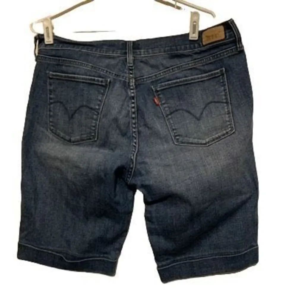 Levi’s 515 36” Waist Women’s Bermuda Shorts